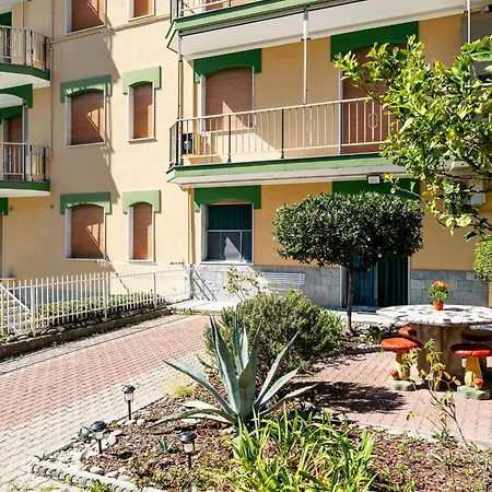 Lejlighed In The Garden By Interhome Santo Stefano al Mare